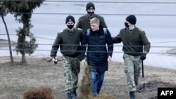 მამაკაცის დაპატიმრება მინსკში 2021 წ. 25 მარტს.