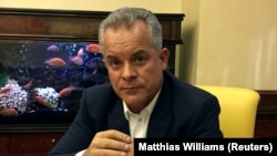 Vladimir Plahotniuc pozând pentru un interviu cu Reuters, în oficiul său din Chișinău, noiembrie 2016.