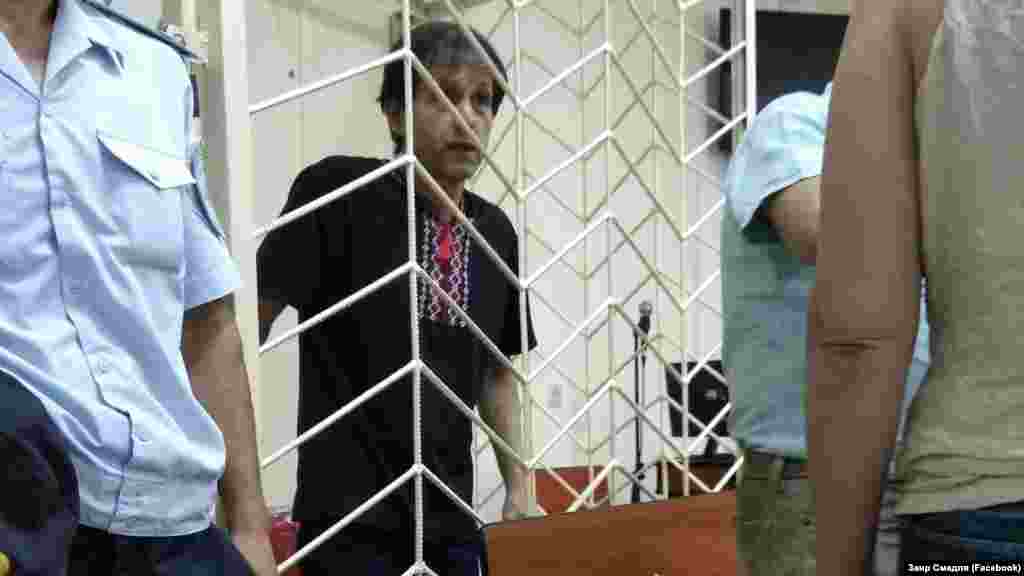 Адміністрація СІЗО Сімферополя всіляко провокує українського активіста Володимира Балуха.&nbsp; Як розповіла Крим.Реалії адвокат Ольга Дінзе, в СІЗО у Балуха намагаються викликати відповідну негативну реакцію, сформувати йому негативну характеристику до розгляду клопотання захисту про умовно-дострокове звільнення за першою сфабрикованою проти нього справою.&nbsp; &laquo;У нього відбуваються постійні обшуки, в тому числі вночі.&nbsp; Крім того, йому пропоную &laquo;сходити на яму&raquo; &ndash; так на жаргоні називають штрафний ізолятор.&nbsp; Балуха не знайомлять із складеними на нього актами про порушення розпорядку СІЗО, якщо там дійсно були якісь порушення&raquo;, &ndash; роз'яснила Дінзе.