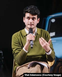 Vlad Adamescu este un politolog din noua generație.