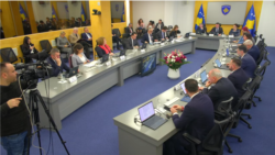 A duhet të japin dorëheqje Kurti dhe ministrat pasi mandati iu ka përfunduar?