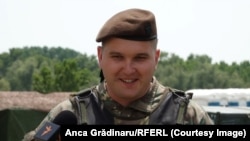 Sublocotenentul George Burnichi, comandant de pluton la Brigada 9 Mecanizată Mărășești, spune că cel mai mare avantaj al revenirii în România este că poate fi aproape mereu lângă familia pe care și-a întemeiat-o după ce a revenit din Italia. 