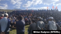 Выступающие против разработки месторождения Солтон-Сары.