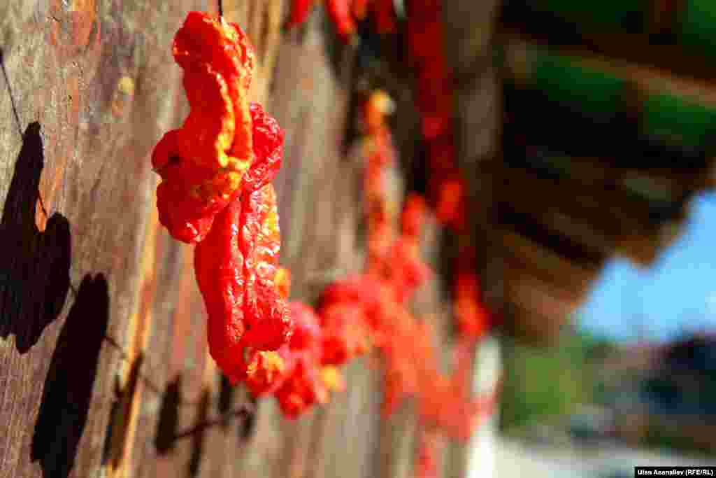 Собранный урожай жители села заготавливают на зиму.&nbsp;