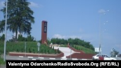 Оновлений пам’ятник чекістам і радпартактиву на Луцькому перехресті під Дубном