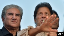 د پاکستان تحريک انصاف مشر عمران خان او مرستيال مشر شاه محمود قريشي (انځور له ارشيفه)