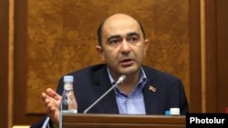 ოპოზიციური პარტია "გაბრწინებული სომხეთის" ლიდერი ედმონ მარუკიანი.