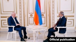 Премьер-министр Никол Пашинян дает интервью 1in.am