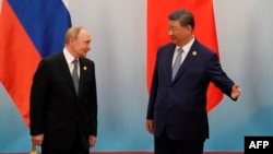 Chinese leader Xi Jinping welcomes Russian President Vladimir Putin after the photo session of the Shanghai Cooperation Organization on September 1.