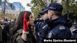 Протест поради железничката станица во Нови Сад, пред владата во Белград, Србија, 3 ноември 2024 година.