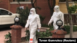 Түркиянын медкызматкерлери. Анкара шаары. Апрель, 2020-жыл.