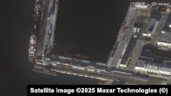 После атаки. Поврежденная пристань с двумя подводными лодками KILO вблизи Новороссийска, РФ, 16 декабря 2025 года