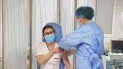 Mihaela Anghel, prima persoană vaccinată în România. 