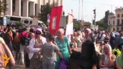 Ukrainian Activists Protest Visit By Putin, Patriarch