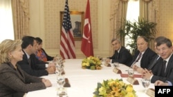 Встреча Хиллари Клинтон и Ахмета Давутоглу в Нью-Йорке, 28 сентября 2009 г. 