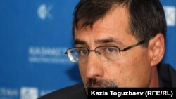Евгений Жовтис, председатель Казахстанского бюро по правам человека. Алматы, 16 апреля 2012 года. 