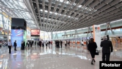 Зал прибытия ереванского аэропорта «Звартноц» 