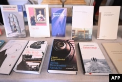 Cărțile lui Laszlo Krasznahorkai, câștigătorul Premiului Nobel pentru Literatură în 2025, sunt expuse la Academia Suedeză din Stockholm, Suedia, pe 9 octombrie 2025.