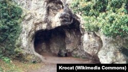 “Тыңчы Үңкүрүнүн” кире бериши. Бельгия. 2004-жыл. 