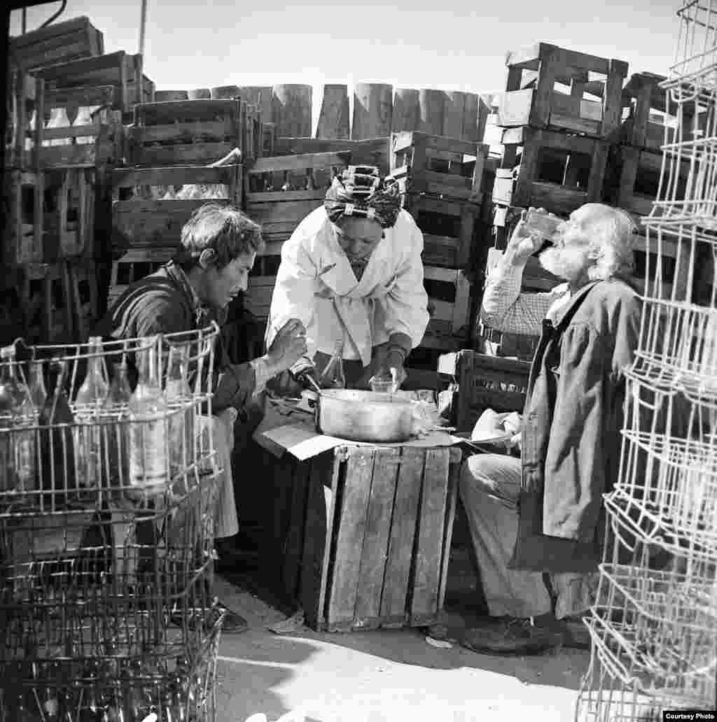 "Улан" тасмасынан. Сүймөнкул Чокморовдун актер катары дагы бир &nbsp;өзгөчөлүгү - ал өмүрүнө, ден соолугуна коркунуч келтире турган татаал эпизоддорду дублерсуз аткарган.