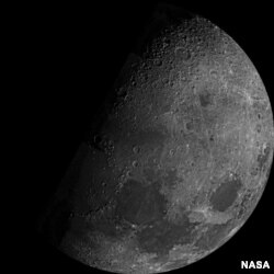 Месяц. Фота зробленае 21 снежня 1999 году