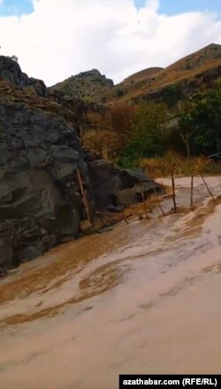 Dagdan sil geldi. Iýul, 2025. (Sosial media)