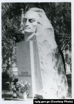 დავით გურამიშვილის მონუმენტი მირგოროდში