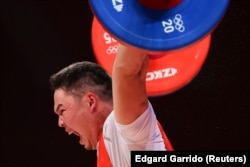 25 жаштагы Бакдөөлөт Расулбеков оор атлетика боюнча Кыргызстандын беш жолку чемпиону. Ал Токио Олимпиадасында 96 килограммга чейинки салмакта күч сынашты.