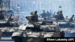 Украина: Эгемендик күнүндөгү аскер парады 