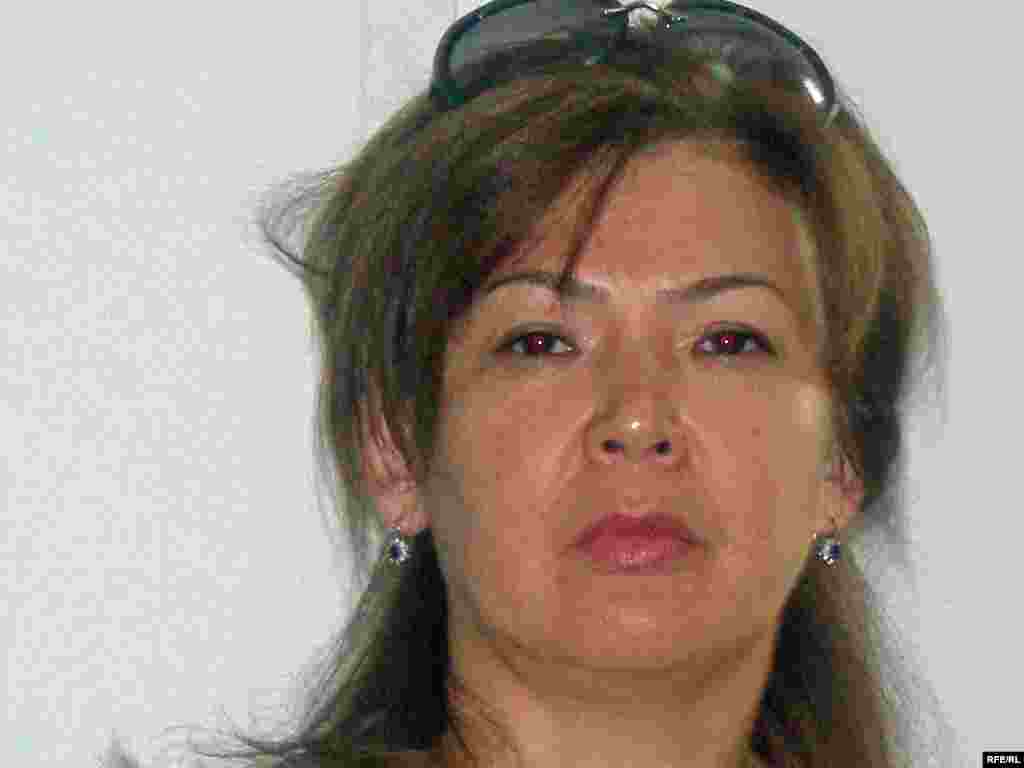 «Қазатомпром» президентінің орынбасары Асқар Қасабековтың әйелі - Гаухар Қасабекова.  - Аскар Қасабеков Мұхтар Жәкішевтің тұтқындалған басқа да бұрынғы орынбасарларымен бірге ҰҚК жасырын пәтерінде отыр. 