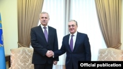 ՀԱՊԿ գլխավոր քարտուղար Ստանիսլավ Զասը և ՀՀ ԱԳ նախարար Զոհրաբ Մնացականյանը, արխիվ, Երևան, 28 փետրվարի, 2020թ.