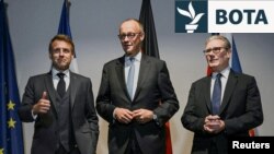 Presidenti francez Emmanuel Macron, kancelari gjerman Friedrich Merz, dhe kryeministri britanik Keir Starmer, pozojnë para një takimi të E3-shit në kuadër të samitit të NATO-s në Hagë, në qershor.