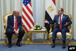 Presidenti Trump dhe presidenti al-Sisi.