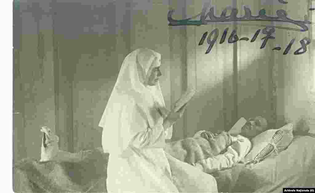 Regina Maria a lucrat cu adevărat în spitalele militare de campanie, nu doar le-a vizitat.