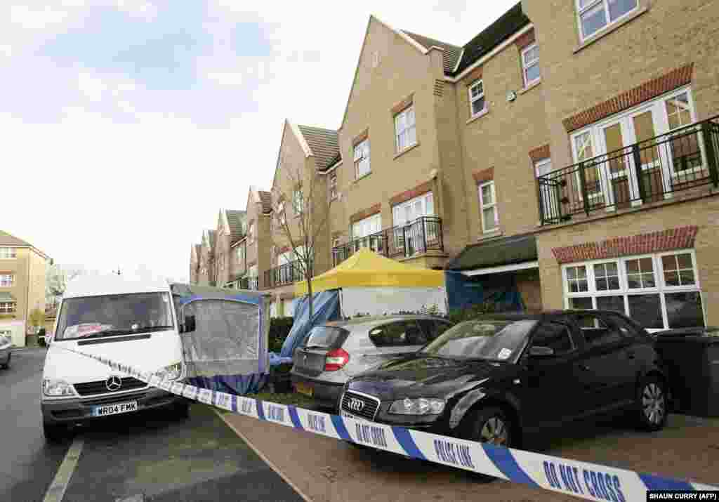Police cordons are erected outside Litvinenko's home in north London on November 27, 2006, after his death.