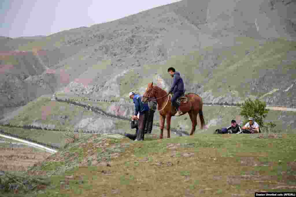 Садыр Жапаров буга чейин кыргыз-өзбек чек арасын тактоо тууралуу соңку кадамдарды "тарыхый мааниге ээ" деп сыпаттаган.&nbsp;