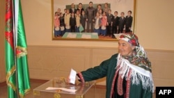 Gypjak obasynda ses berýän ene, dekabr, 2013.