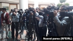 ارشیف، د افغانستان ولسي جرګې د پوښښ پر مهال یو شمېر افغان خبریالان