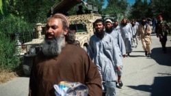 شماری از زندانیان گروه طالبان که از سوی حکومت افغانستان رها شده اند.