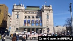 Протест пред Народниот театар во Белград