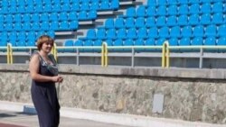 Людмила Ігнатенко на стадіоні табору «Артек» (архів Ігнатенко)