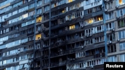 Urmările atacului cu drone și rachete rusești asupra Kievului.