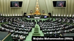 مجلس شورای اسلامی در مورد لغو عضویت عضو زرتشتی شورای شهر یزد با شورای نگهبان در تقابل قرار گرفته است.