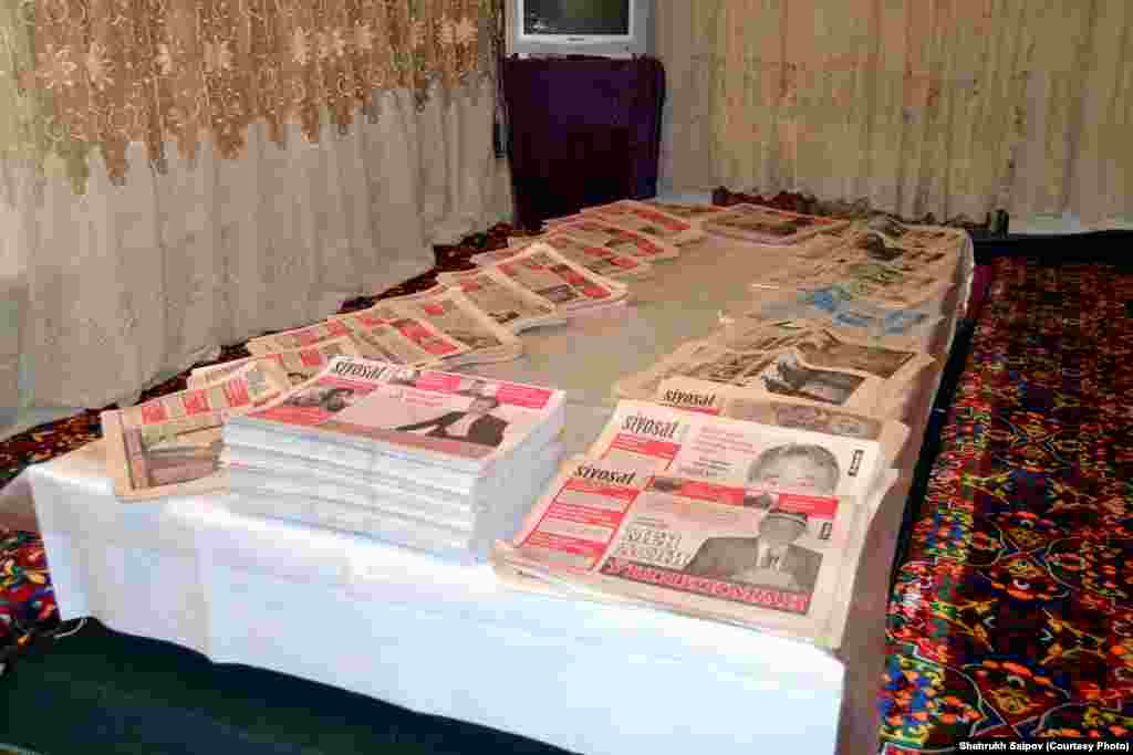 В 25 лет он создал газету&nbsp;"Сиёсат" ("Политика"), она выходила каждую неделю и распространялась в Кыргызстане и Узбекистане.&nbsp; &nbsp;