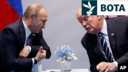 Presidenti amerikan, Donald Trump (djathtas) me presidentin rus, Vladimir Putin, gjatë një takimi të zhvilluar më 2017.