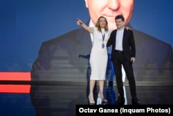 Nicușor Dan, primarul Capitalei, și Elena Lasconi, președinta USR, la congresul USR din 29 iunie 2024.