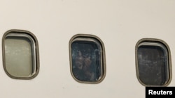 АКШдан депортациялангандарды ташыган учак. (архивдик сүрөт)