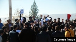 اتفاق بی‌سابقه «حمله با سلاح سرد» به سخنرانی آذر منصوری، موجی از اعتراض‌ها به راه انداخت