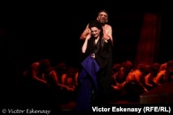 Oedipe și fiica sa Antigona (Miriam Zubieta)