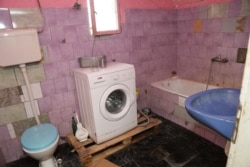 …jer joj nedostaje produžni kabl da bi upalila veš mašinu